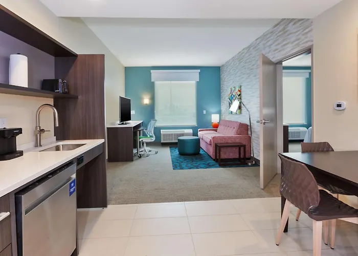 Hotel Home2 By Hilton Airport, Az 3*